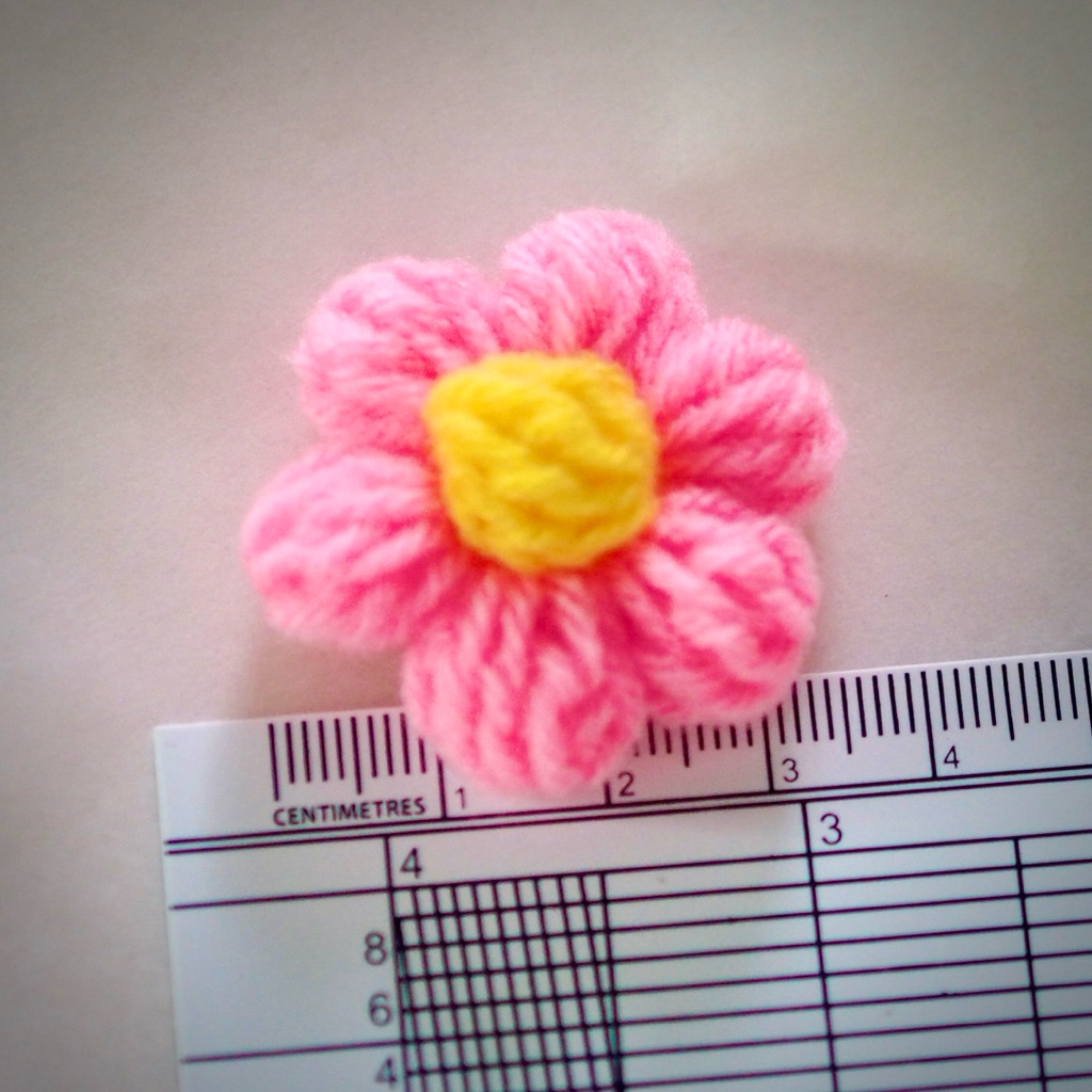 ดอกไหมพรมถัก 6 กลีบ 🌼 (บรรจุแพ็คละ 10 ดอก) - รูปที่ 3