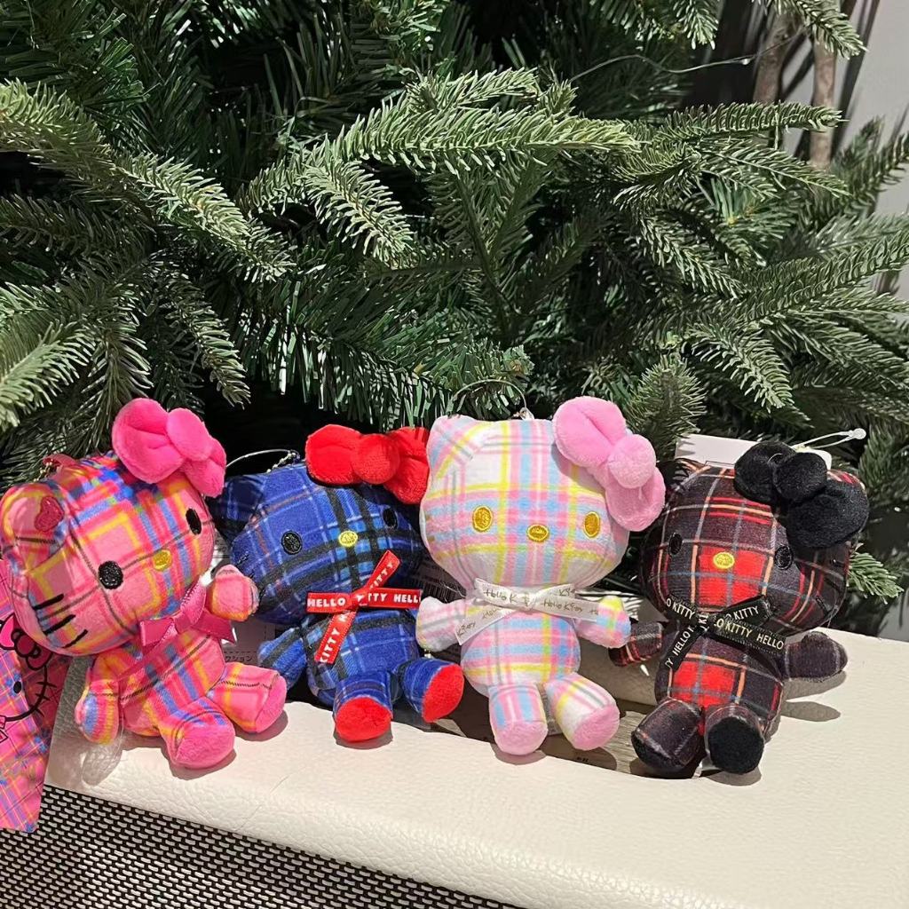 💯พวงกุญแจ Sanrio ✨ตุ๊กตาผ้ากำมะหยี่ลายสก็อตย้อนยุค Hello Kitty ครบรอบ 50 ปี จี้ห้อยสุดน่ารัก