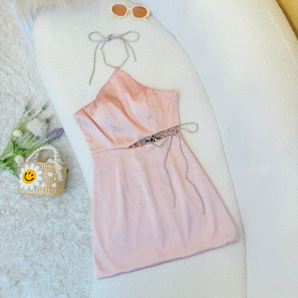 [NITTAYA] D2401 ชุดเดรสกระโปรงสายคล้องคอปักแต่งเพชร สวยหรูเช็กซี่ ใส่เที่ยว ดินเนอร์ อาฟเตอร์ปาร์ตี้