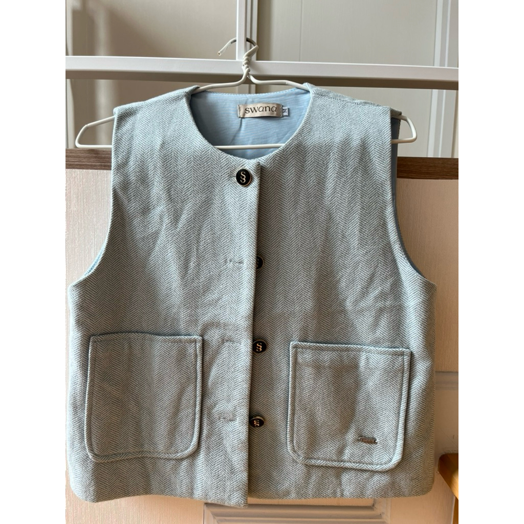 Swanaเสื้อแขนกุดคอกลม