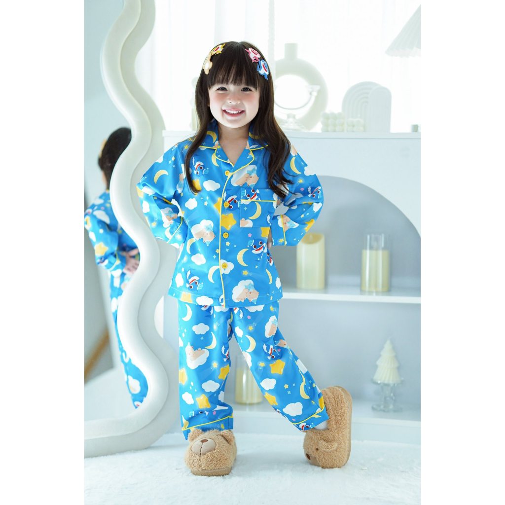 Thelandofvava🐻 BABY SHARK with THE LAND OF VAVA II ชุดนอนเด็กน้ำเงิน LOOK09 VNXI2196 ลิขสิทธิ์แท้จาก