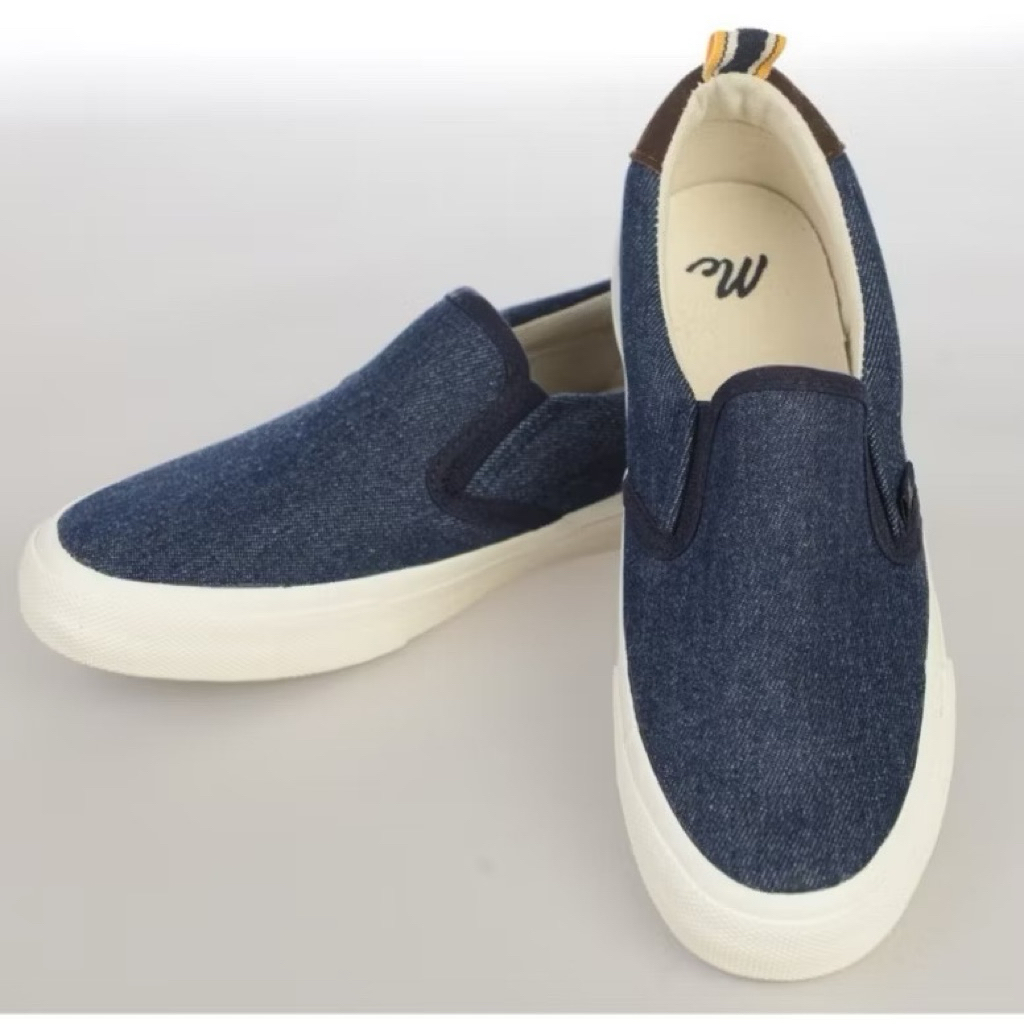 MC JEANS รองเท้า Slip on รองเท้า Mc แท้ กรมท่า Unisex ใส่ได้ทั้ง ผู้ชาย และ ผู้หญิง ทรงสวย ใส่สบาย