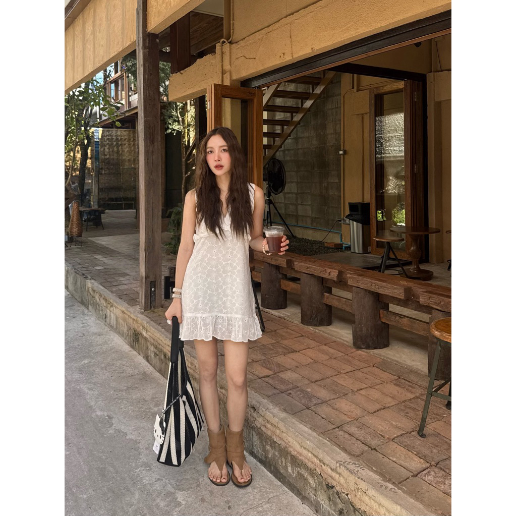 Annita minidress ชุดเดรสสั้นผ้าฉลุ : everydaylookk store