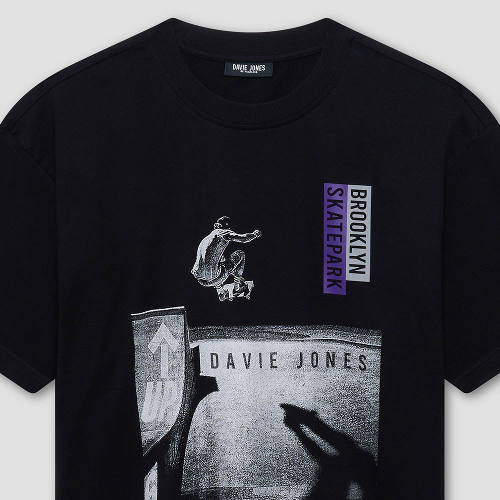 DAVIE JONES เสื้อยืด พิมพ์ลาย Graphic Oversized Fit T-Shirt TB0483 สีดำ - รูปที่ 2