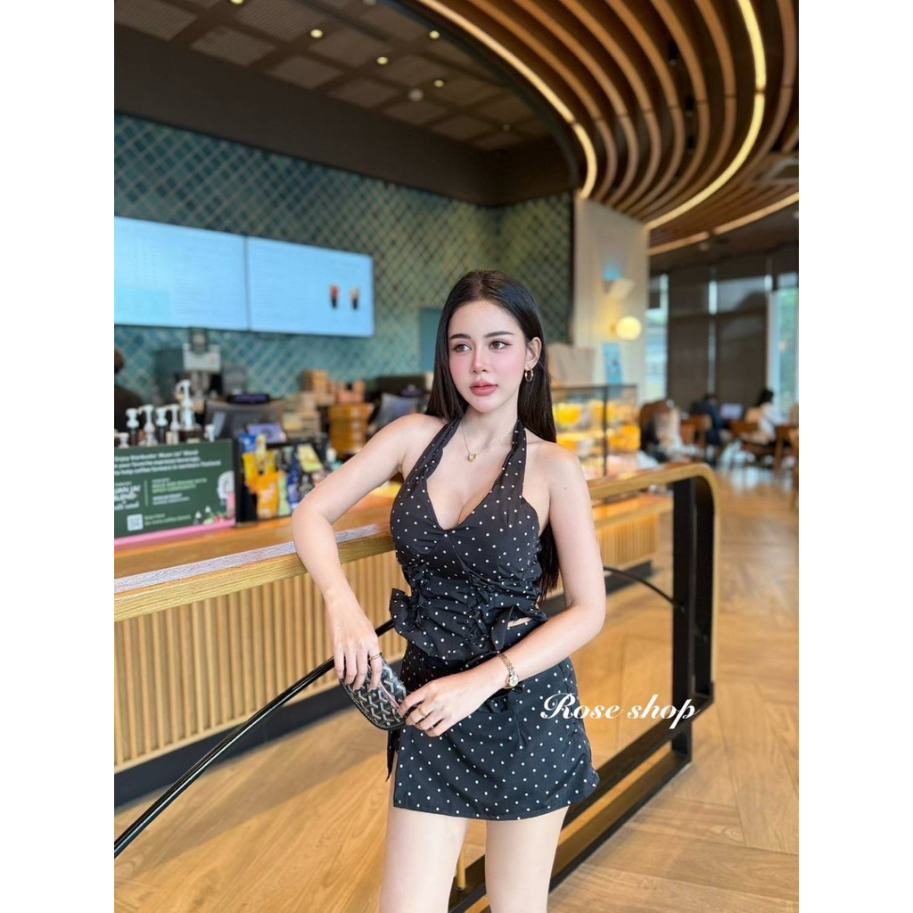 #Ontop เซต2 ชิ้น เสื้อคล้องคอ ดีเทลเชือกถักข้าง กระโปรงแต่งเข็มขัดดอกกุหลาบ