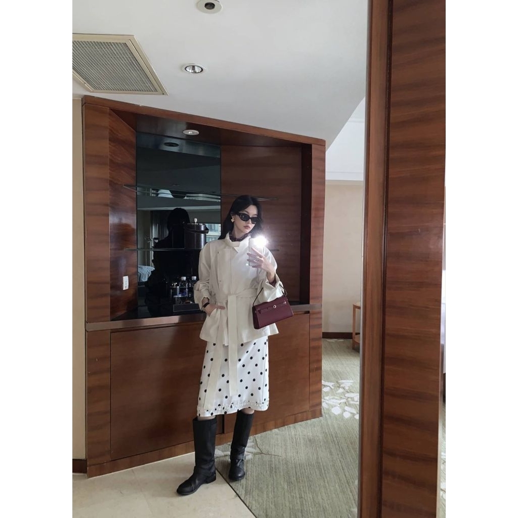 ✅พร้อมส่งกดได้เลย✅กระโปรงทรงเอ 3 ส่วนสีขาว ลายจุดดำ