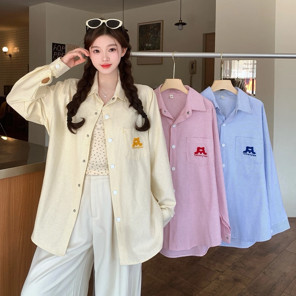 เสื้อเชิ้ตลายทางสไตล์เกาหลี สีชมพู-น้ำเงิน ลายปัก แขนยาว กันแดด ทรงหลวม ลำลอง
