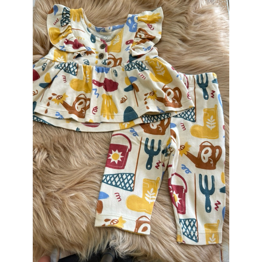 ส่งต่อ Hay Day Top and Pants - Baby Lovett ชุดเซ็ต แบรนด์เบบี้โลเว็ต ไซด์0-3M สภาพดี ไม่มีตำหนิ