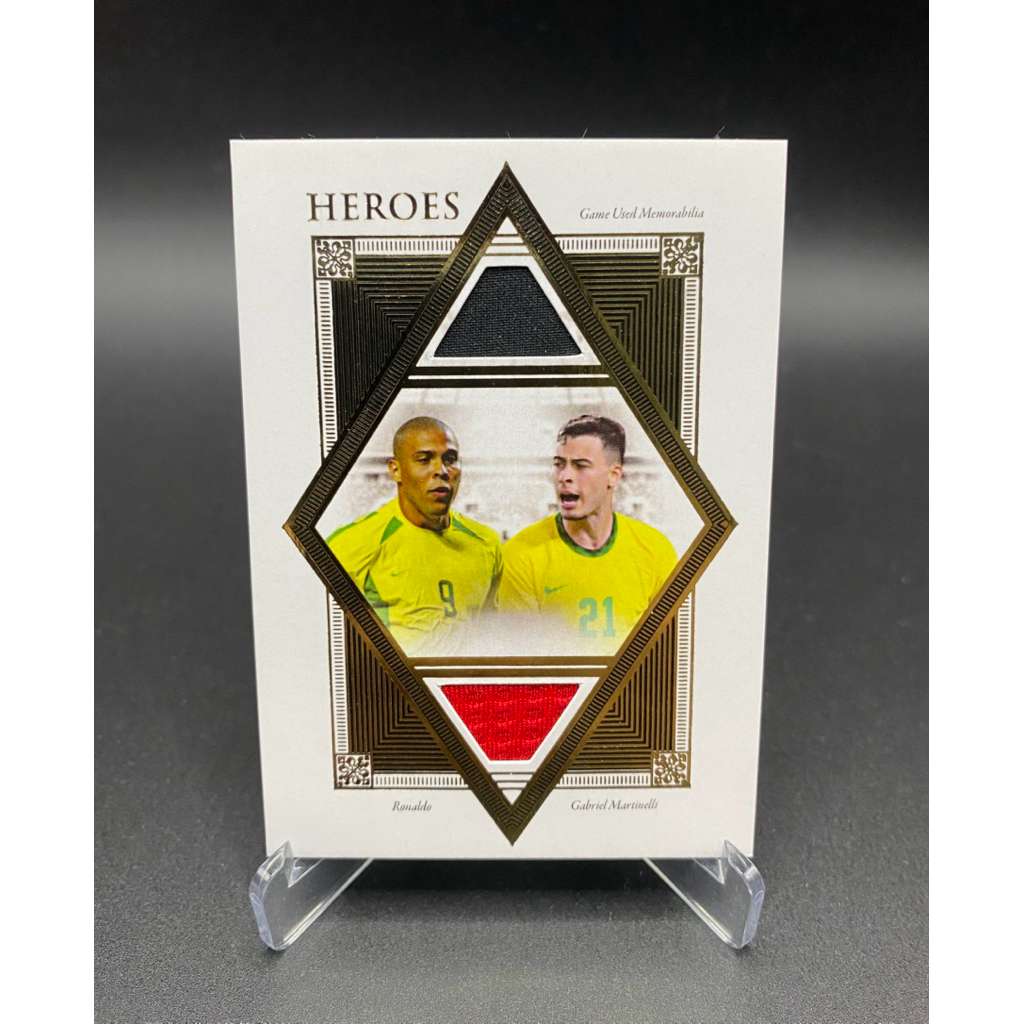 การ์ดฟุตบอล👕 ชิ้นส่วนผ้า🇧🇷Ronaldo r9 & Gabriel Martinelli🇧🇷 /35 2022 Futera
