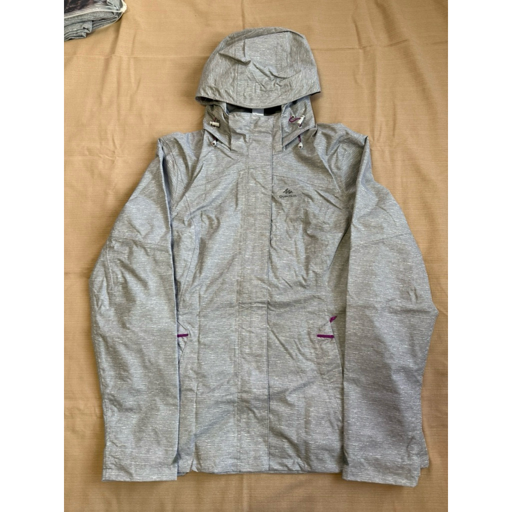 (ส่งต่อ) แจ็คเก็ตเดินป่า Quechua กันฝนได้