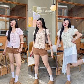 🌻เสื้อเชิ้ตคอวีแต่งระบาย2ชั้นแขนตุ๊กตา ดีเทลกระดุมสลับสีแต่ง…