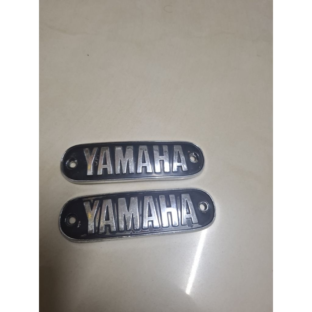 ตราโลโก้ข้างถังใส่ Yamaha YL2G-YL2GM-YB100-YA6-YGS1-YAS1 ของแท้ญี่ปุ่นแบบพลาสติกใหม่เก่าเก็บสภาพสวยๆ