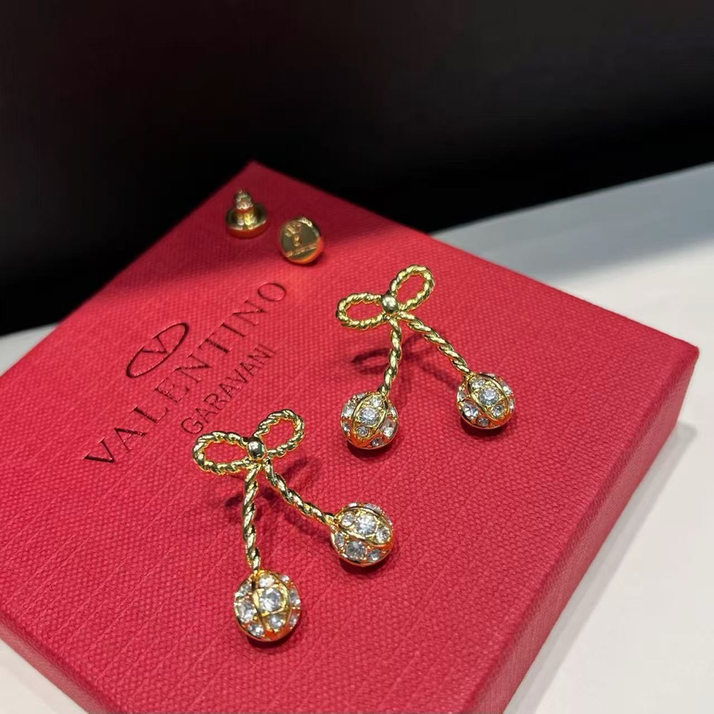 ต่างหู Valentino เกรด Ori 1:1  สินค้าพร้อมส่ง ปั๊มชัด ลูกคุณสุดๆ ♡ (VA01)