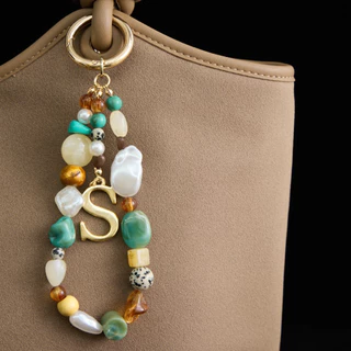 Littlewhitestore Bag charm พวงกุญแจลูกปัด (เลือกตัวอักษร A-Z ได้)