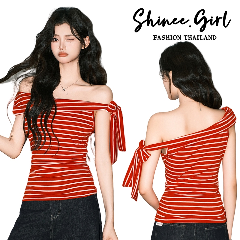 SHG พร้อมส่ง🌹ไหล่เอียงข้างเดียวเสือ🌹เสื้อปาดไหล่ ดีไซน์ลายทางสีแดง มีเชือกผูก เสื้อครอป ชุดไปเที่ยว แฟชั่นผู้หญิง