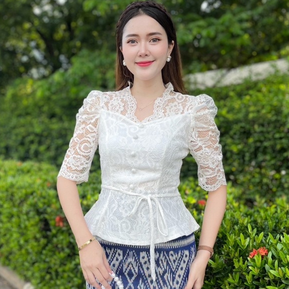 HM - TB เสื้อลูกไม้สีขาวระบายแขนกระบอก 3ส่วน ซิปหลัง รูปที่ 2