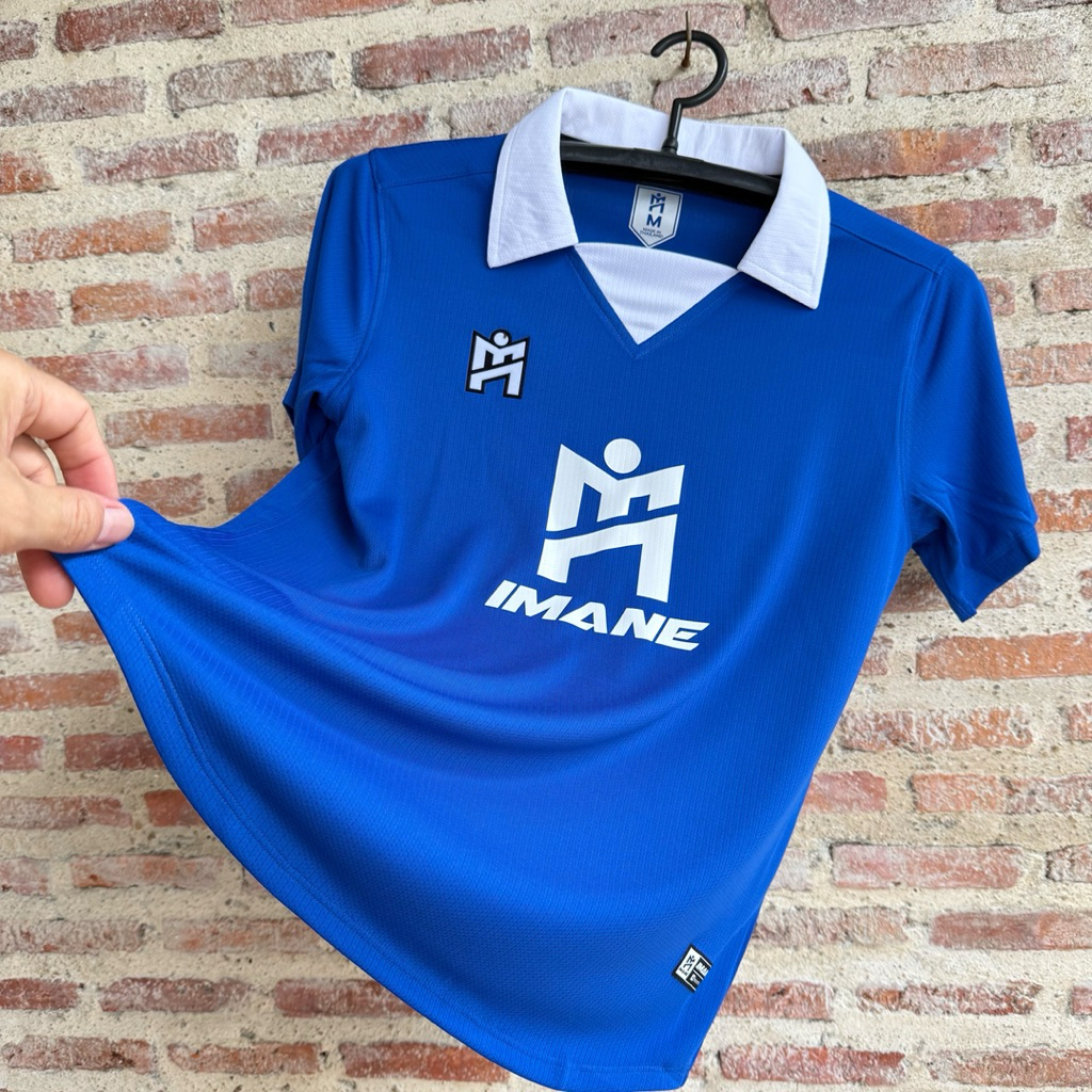 IMANE เสื้อกีฬาคอวีปก พร้อมโลโก้ M สีทอง IMANE กลางตัว IMA1 002
