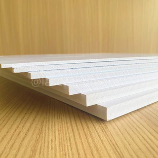 (P80) แผ่นพลาสวูด ขนาด 40x80cm หนา3,4,5,6,8,10,12,15 mm กันน้ำ กันปลวก สามารถใช้แทนไม้ได้ (Plaswood) (PW)