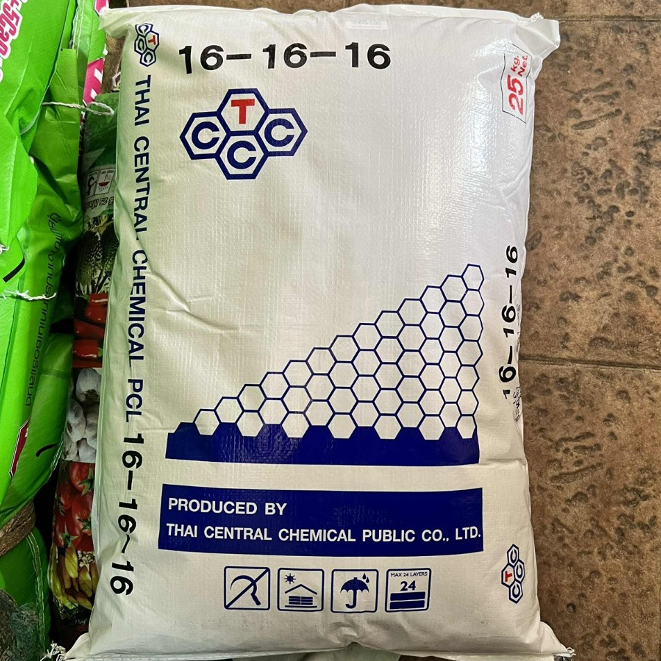 ปุ๋ยเคมีสูตร 16-16-16 ยี่ห้อ TCCC ตรา รังผึ้ง ขนาด 25 กิโลกรัม บ.ไทยเซ็นทรัล (หัววัว)