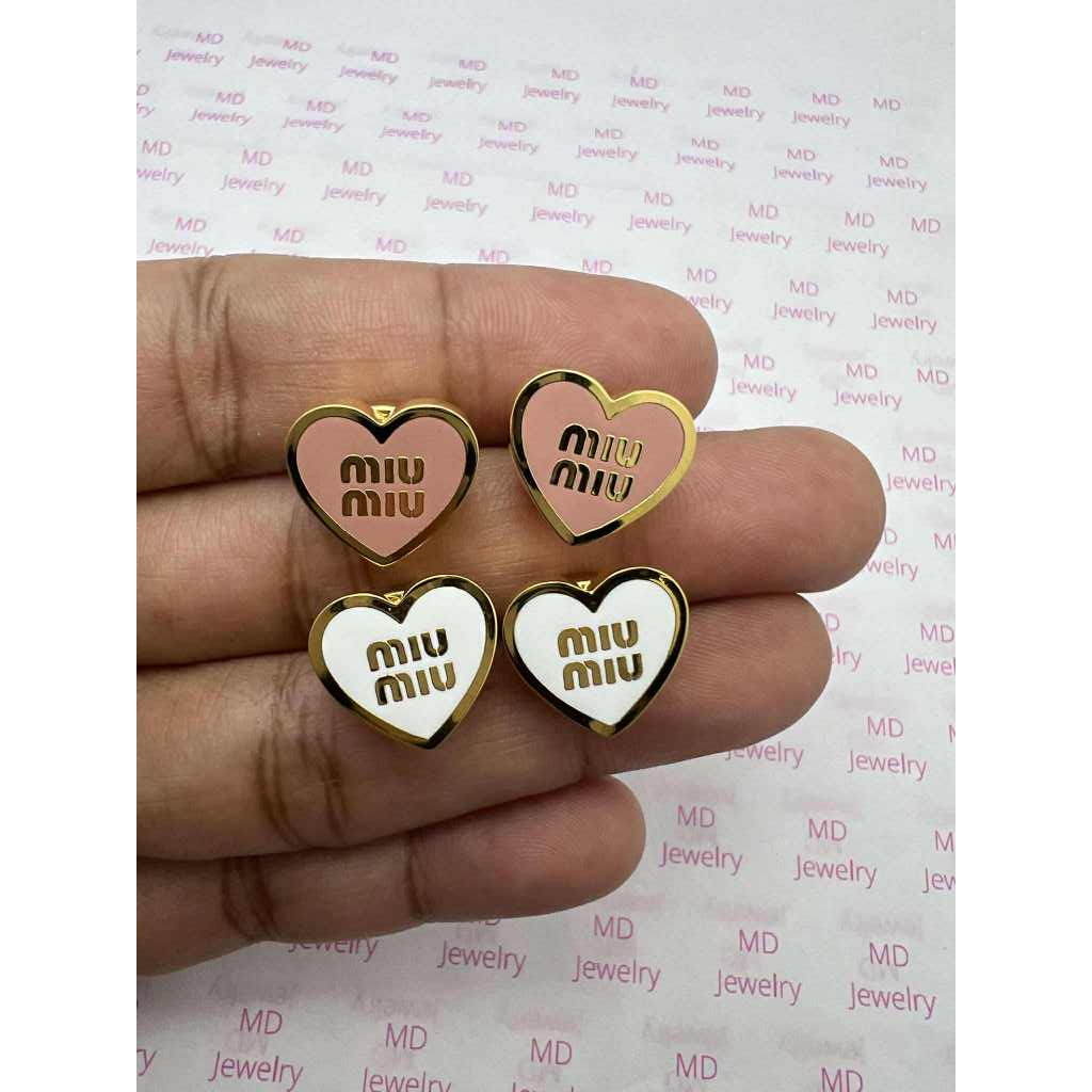 พร้อมส่ง ต่างหู  หัวใจ  มี 4 สีขาว/สีชมพู/สีฟ้า/สีแดง ทองเหลือง งานพรีเมี่ยม ก้านเงิน925  ไม่คัน เป็นมิตรต่อผิว