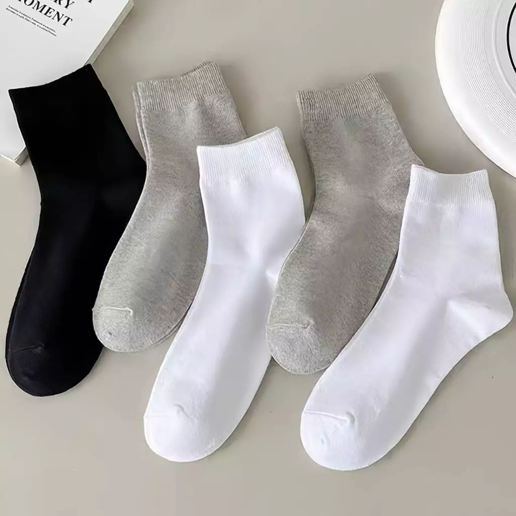 [ซื้อ 10คู่ แถม 10คู่] ถุงเท้าข้อกลาง ถุงเท้าแฟชั่นเกาหลี สีดำ เนื้อผ้านุ่ม งานถักอย่างดี พร้อมส่ง