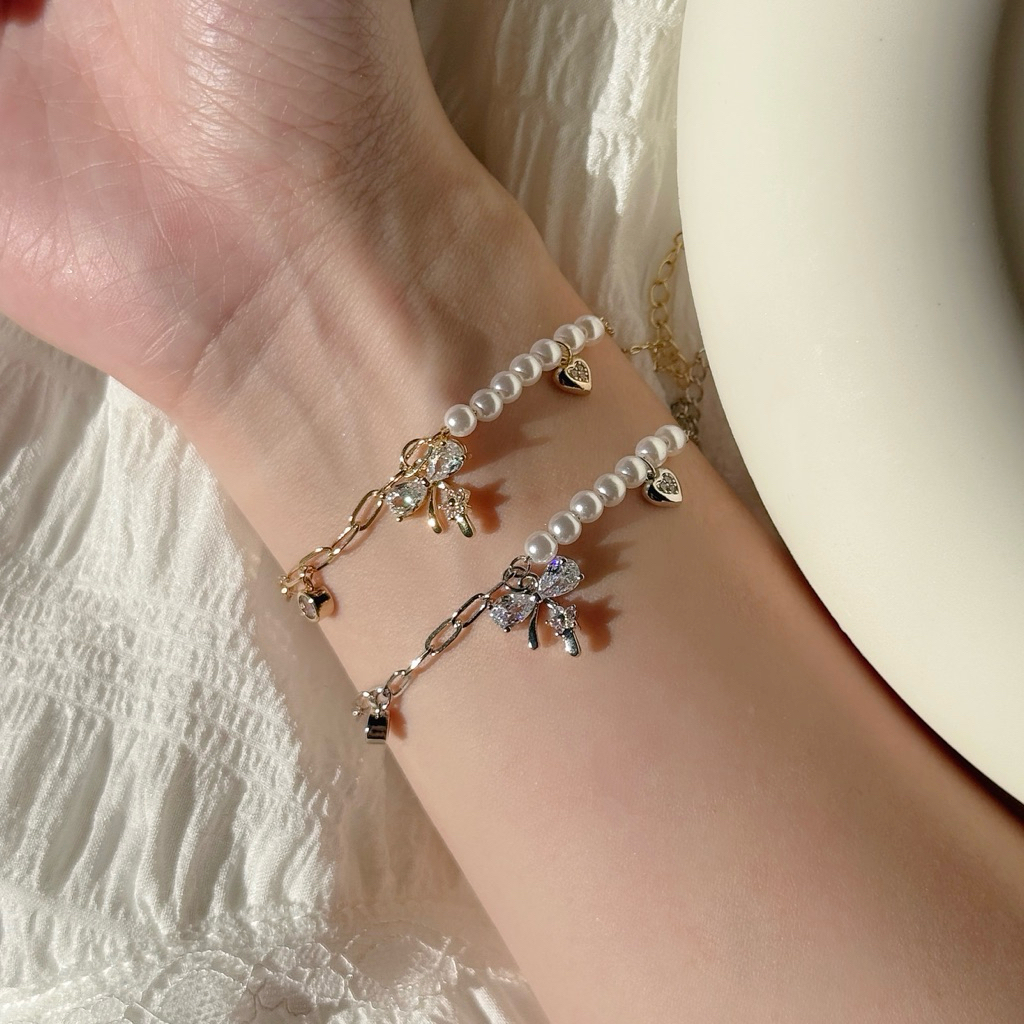 Bowie pearl bracelet - สร้อยข้อมือโบว์เพชรและหัวใจแต่งอะไหล่ไข่มุก