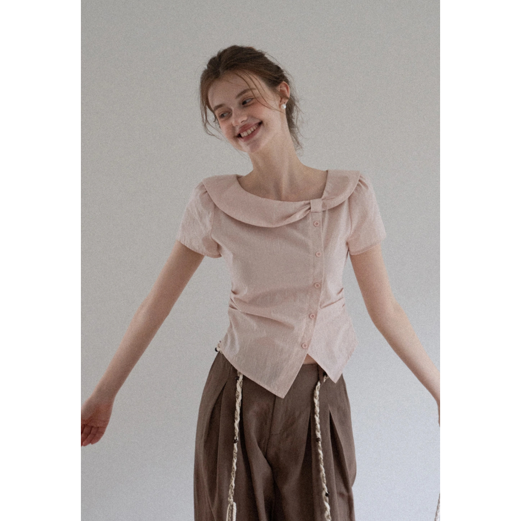 [พรีออเดอร์] EGGKA : Peter Pan Collar Button Blouse (เสื้อผู้หญิงคอบัวสีชมพู)