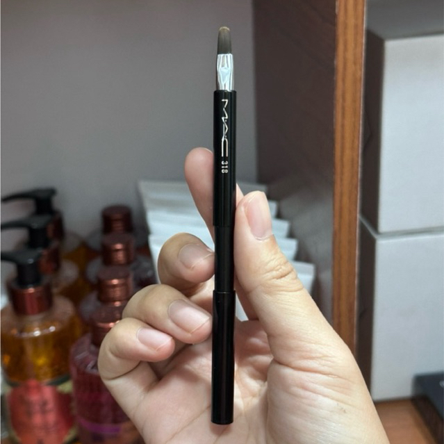 Mac 318 Synthetic Retractable Lip Brush