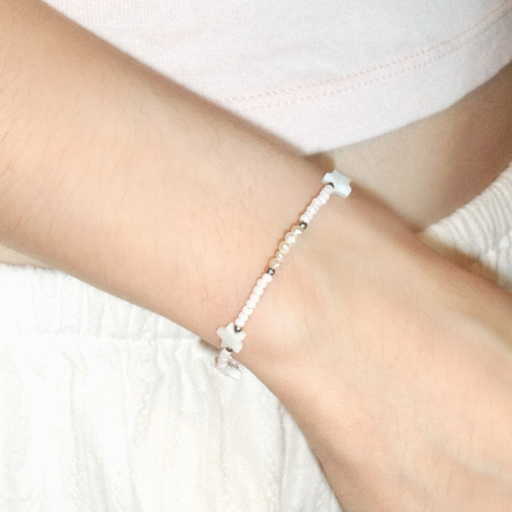 nice try studio - True Star Tiny Pearl Bracelet สร้อยข้อมือรูปดาว ไข่มุกแท้ กันน้ำ กันเหงื่อ