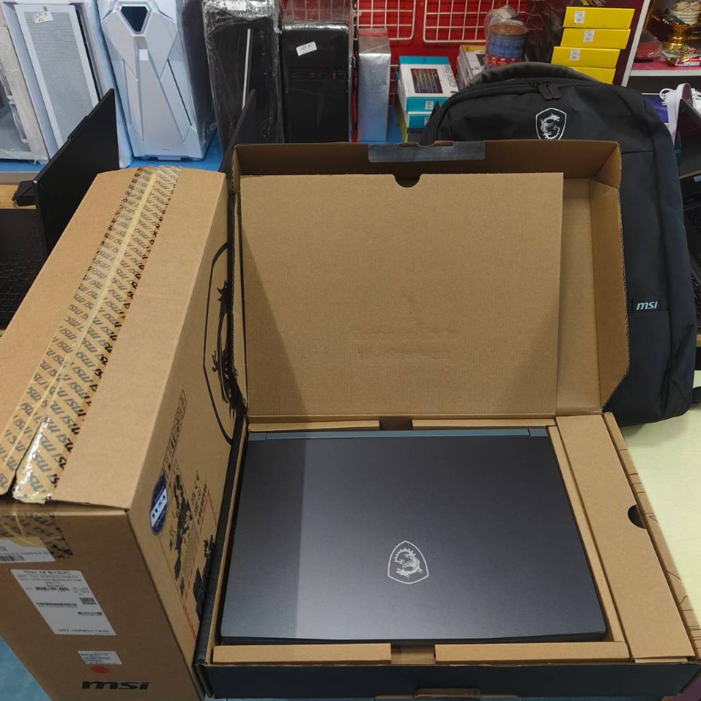 MSI THIN 15 B12UC-1426TH สภาพเครื่อง 100% ไร้ริ้วรอย ประกันศูนย์ 28/6/2026