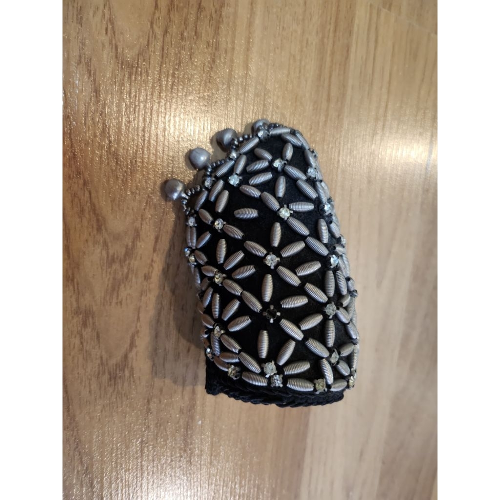 Silver cuff bracelet ช่วย complete look ให้เก๋ ชิค