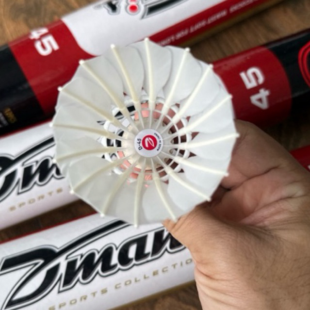 ลูกแบดมินตัน Dmantis D45 ขนห่านปีกเต็มใบ ลูกแบดไฮบริด 3IN1  จำนวน 1 หลอด บรรจุ 12 ลูก Speed 75