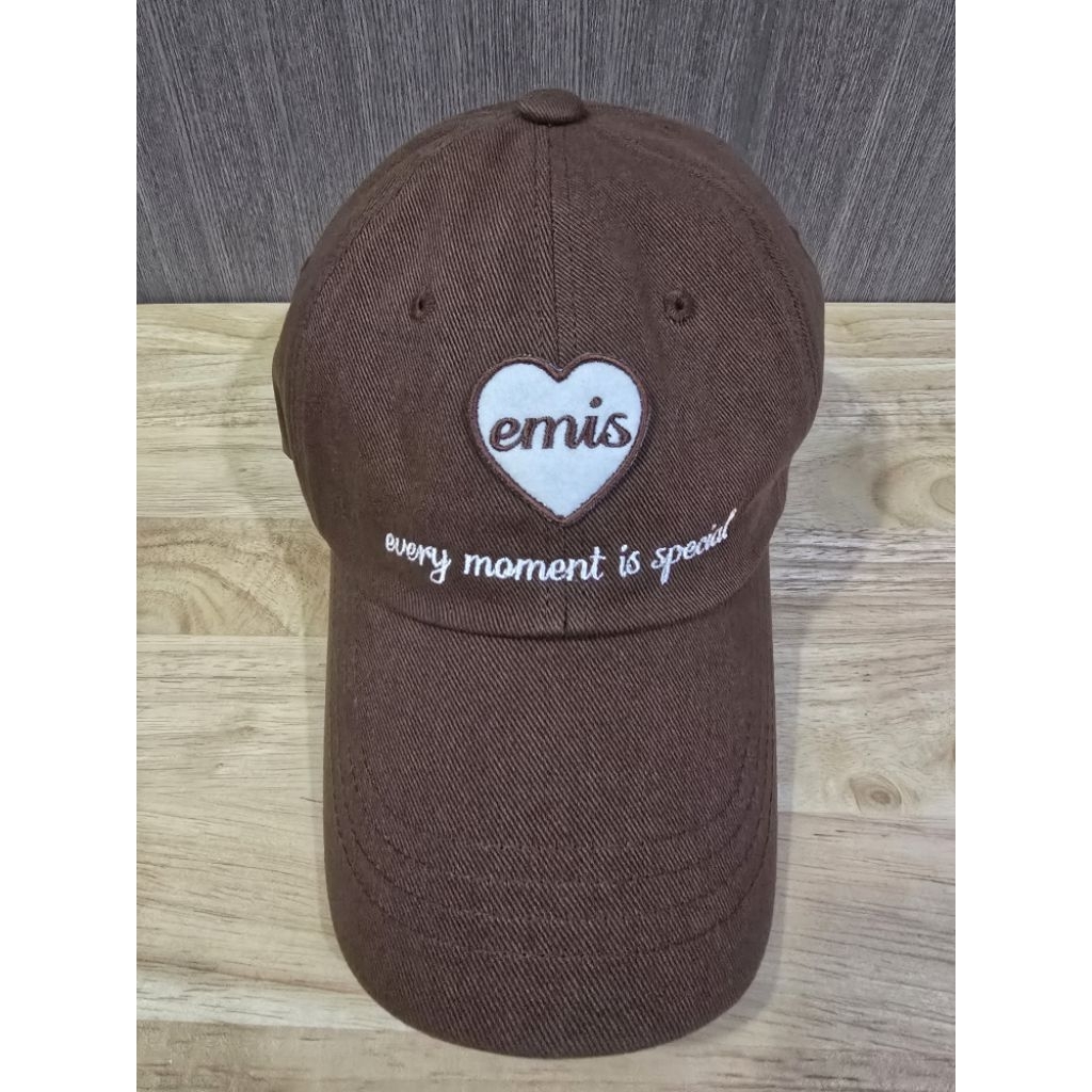 หมวก Emisแท้สีน้ำตาลรูปหัวใจรุ่นตามหาสภาพ100%ยังไม่ได้ใช้