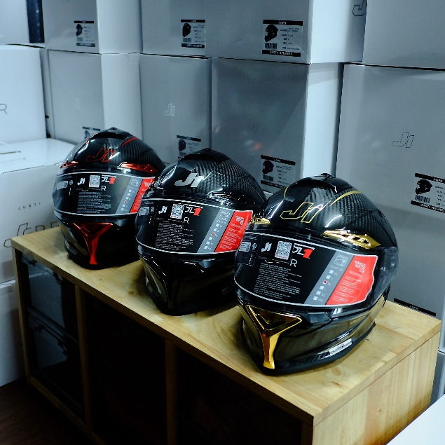 Just 1 J-GPR  Solid Carbon Gloss  หมวกกันน็อคคาร์บอนทั้งใบ