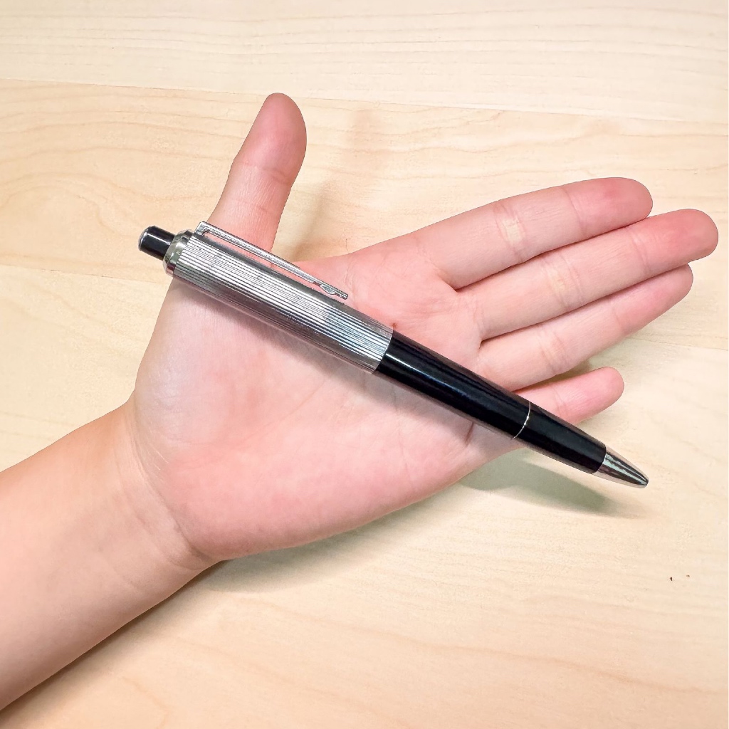 ปากกาลูกลื่น Quantum 007 Hitz เขียนลื่นไม่มีสะดุด