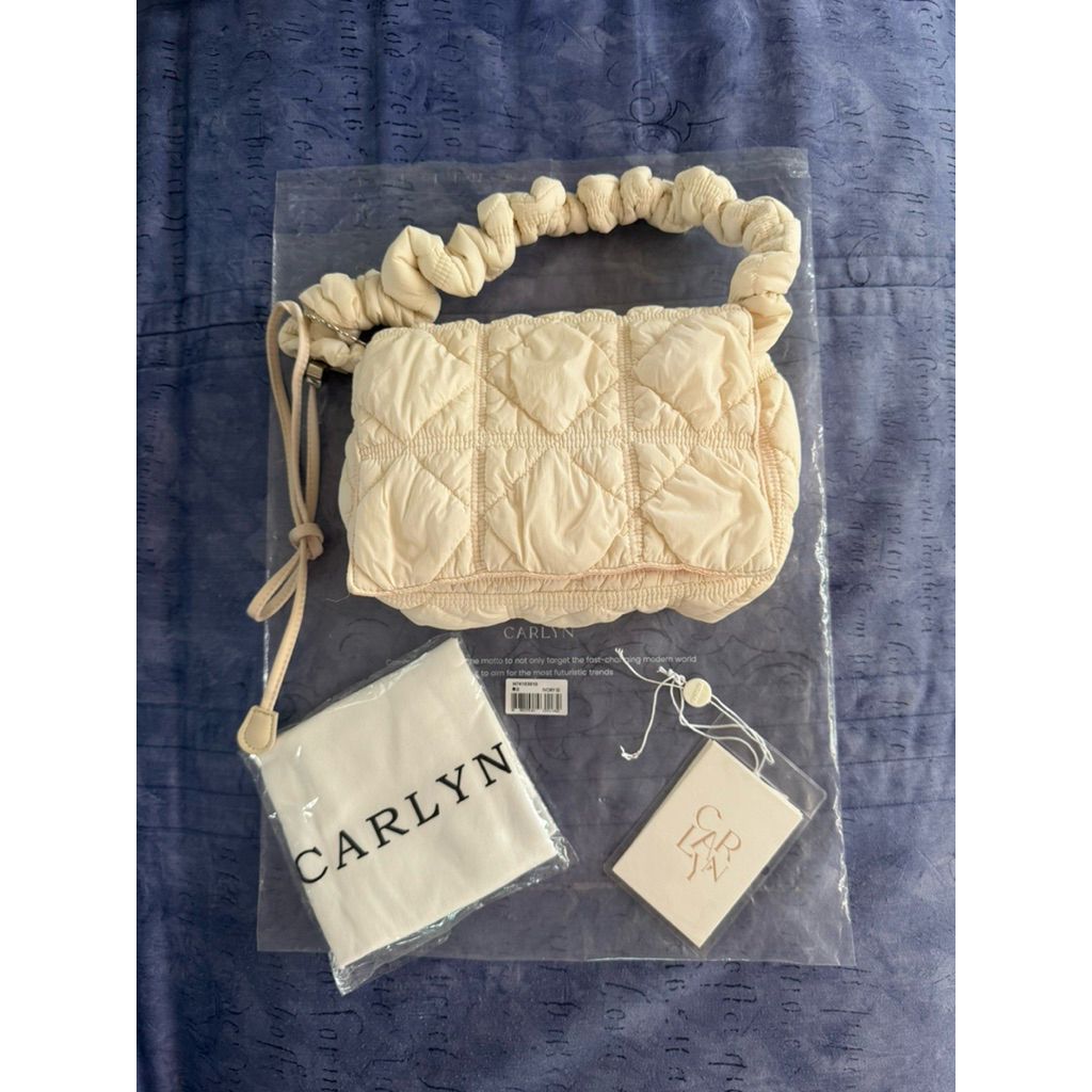 Carlyn bag รุ่น luke สี ivory