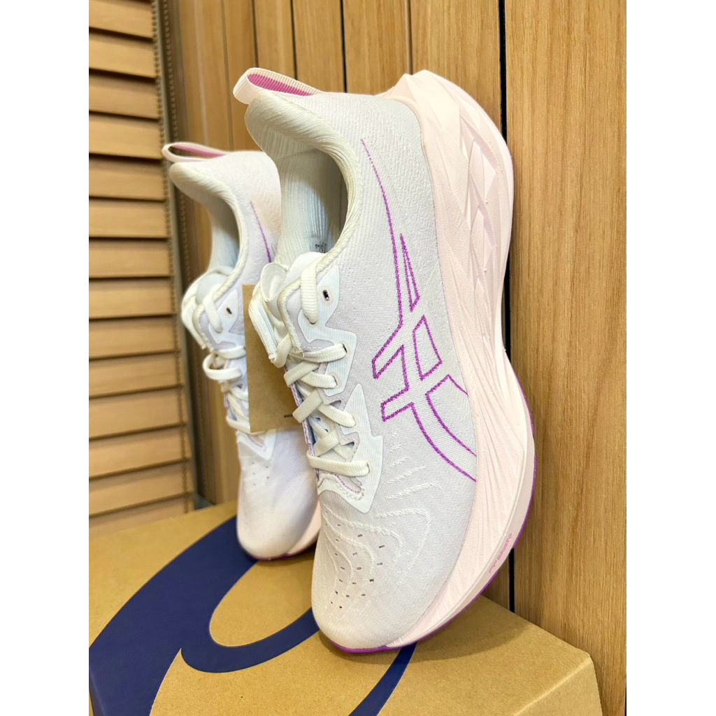 Asics Novablast 4 รองเท้าวิ่ง ผู้หญิง ค่ะ