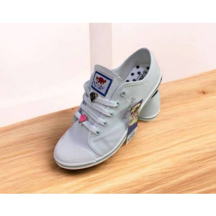 gerry gang รองเท้านักเรียนผู้หญิงพละสีขาว ยี่ห้อ gerry gang ไซร์ 31-40 ส่งด่วน