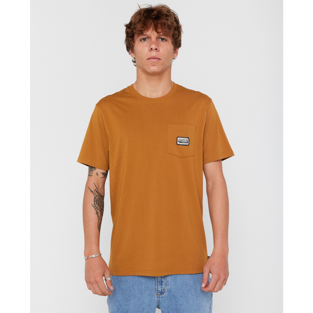 RIPCURL เสื้อยืดผู้ชาย 0TLMTE SPORTLINE BADGE SS TEE 2025-S1 - รูปที่ 2