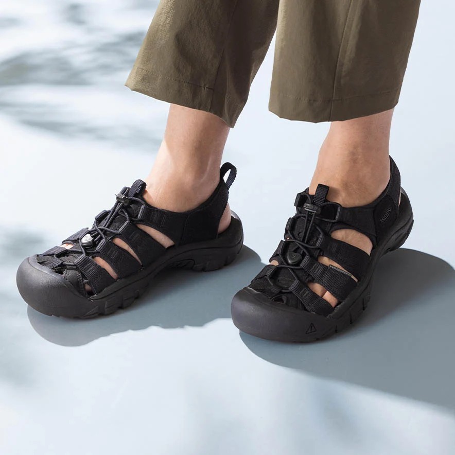 Keen รองเท้าผู้หญิง รุ่น Women's NEWPORT H2 (TRIPLE BLACK) - รูปที่ 5