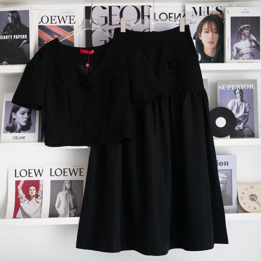 Lawyer Store | [5531492] [5531492-1] (ขายแยกชิ้น) ชุดเซ็ท เสื้อแขนการ์ตูน แต่งกระดุมดอกไม้ และ กระโป