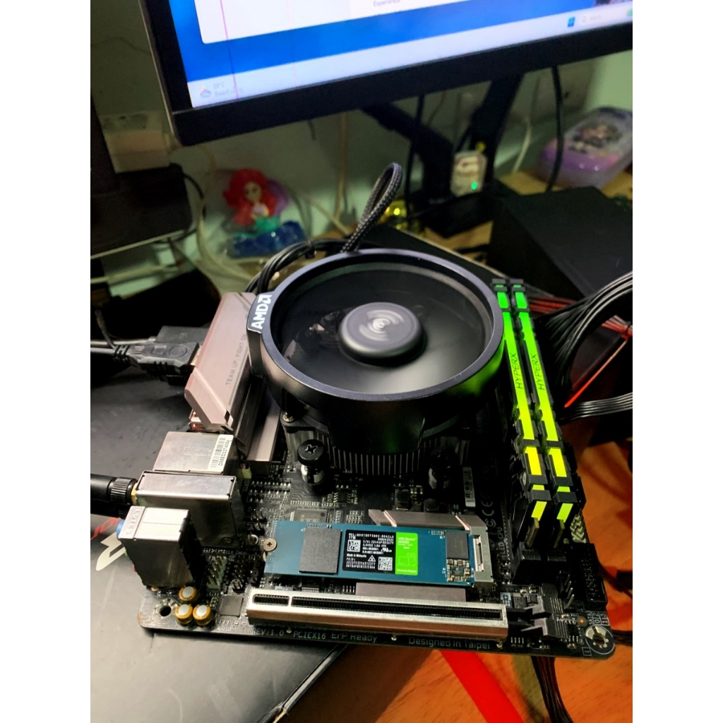 B450I AORUS PRO WIFI RAMDDR4(3200)16GB(8GBX2)KINGSTONHyper-XPREDATOR CPU ryzen 3 3200G SSD M2 WD GRE