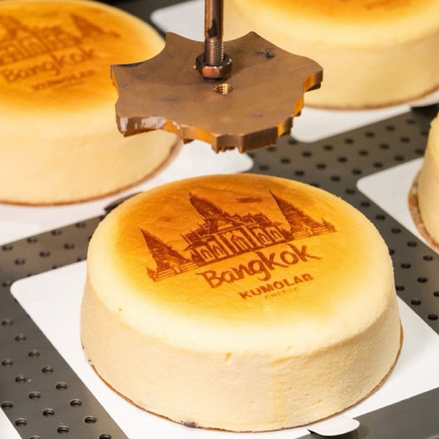 (รับหิ้ว) KUMOLAB Cheese ชีสเค้กถุงส้มเจ้าดัง  / ส่งได้ทุกจังหวัด ส่งผ่านขนส่งควบคุมอุณหภูมิ