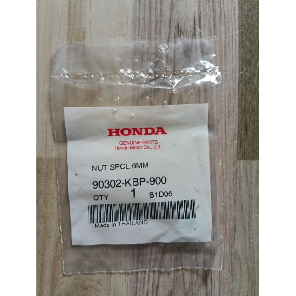 น๊อตหางปลาตั้งโซ่ น๊อตพิเศษ 6 mm. แท้เบิกศูนย์ 90302-KBP-900