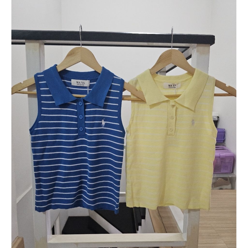 เสื้อไหมพรมคอปกแขนกุดWayaพื้นลายเส้นมีปักตรงหน้าอกผ้าไม่หนา