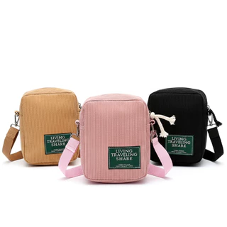 ส่งด่วน GUCSELECTED(B232) กระเป๋าผ้าสะพายข้างสีดำ-หลากสี ป้ายLIVING TRAVELING SHARE
