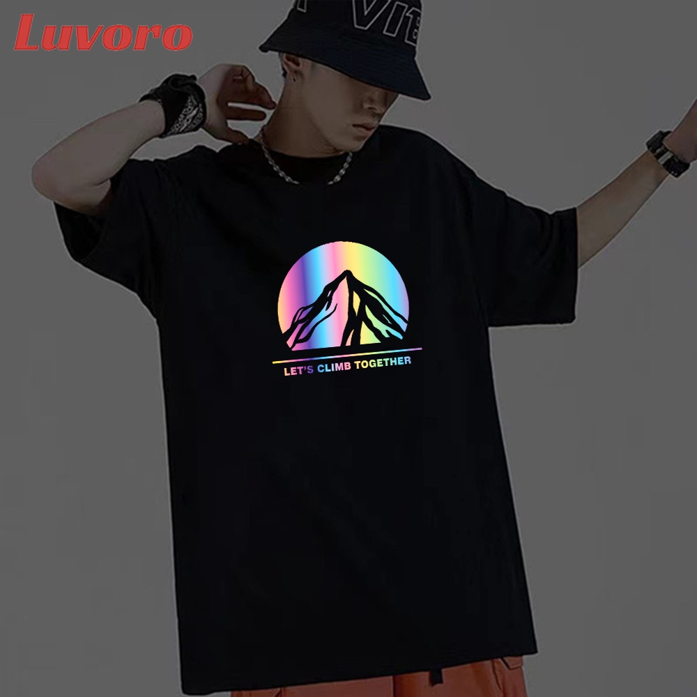 (ผ้าฝ้าย100%) Luvoro 2025 ลายสะท้อนแสงT-shirt ลาย เนื้อผ้านุ่มระบายอากาศดี ยูนิเซ็กซ์แขนสั้น oversize สีดำและสีขาว E019