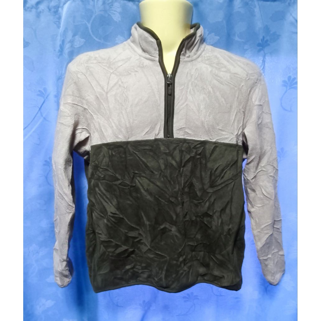 เสื้อแขนยาวมือสองญี่ปุ่น UNIQLO อก 46 ยาว 23นิ้ว  ผ้าขนเป็ด สภาพดี ทำความสะอาดแล้ว