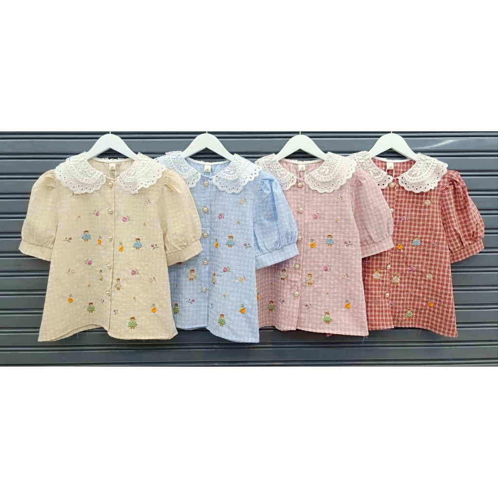 ป้าย N.N เสื้อลายสก็อตปักลายน่ารัก ๆ แต่งปกลูกไม้ 2 ชั้น อก 40 นิ้ว ยาว 21 นิ้ว