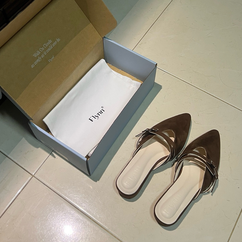 ส่งต่อรองเท้าFlynn รุ่น kitten heels (สภาพใหม่มาก)